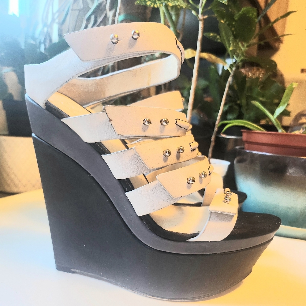 GX Gwen Stefani Arisu gray oyster wedge shoe size 9